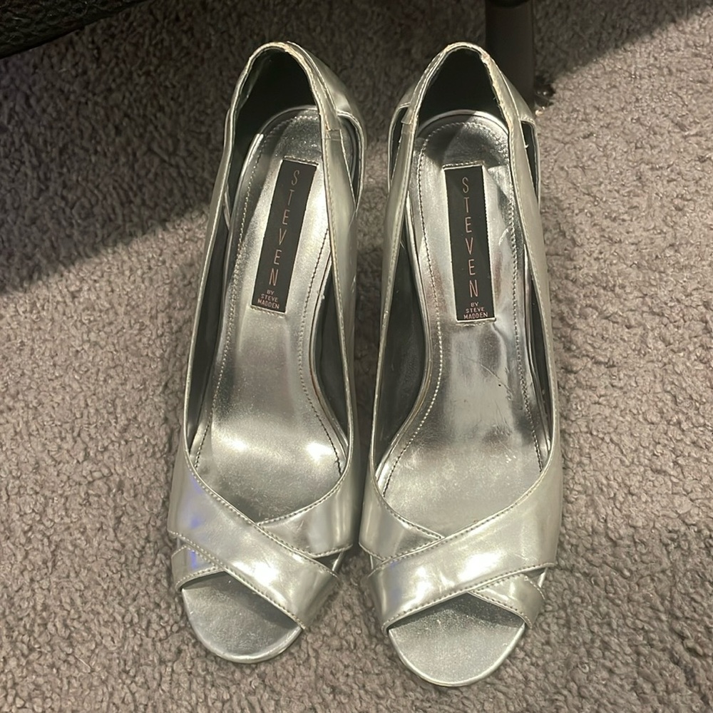 Silver Steve Madden Size 8 Thick 4 inch heels